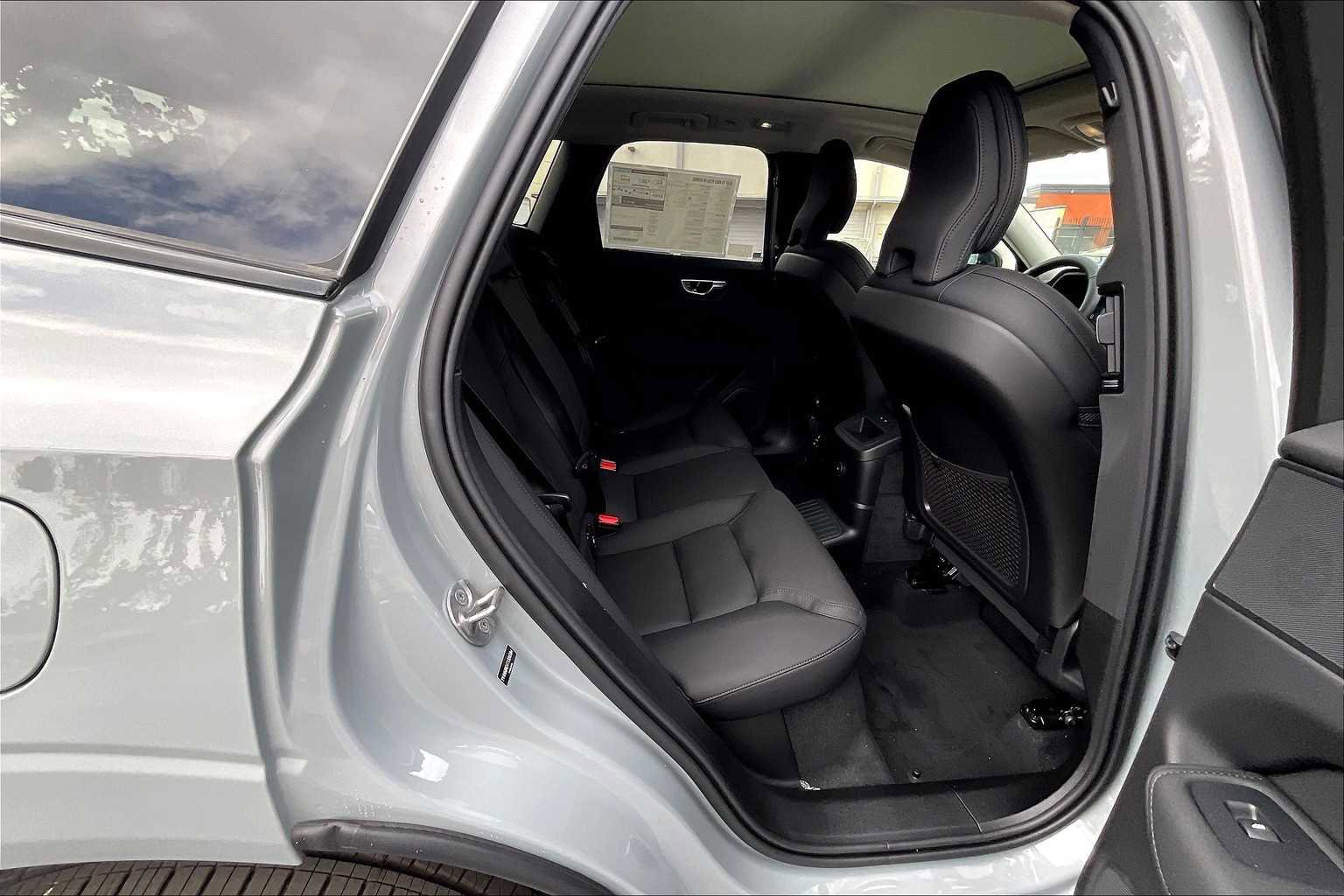 New 2026 Volvo XC60 T8 Plus w/ Climate Package image 27