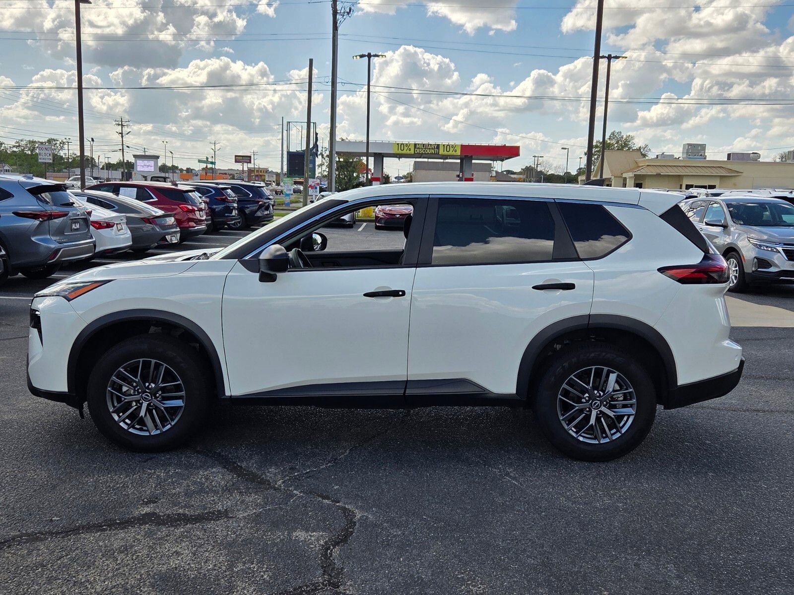 Used 2024 Nissan Rogue S image 4