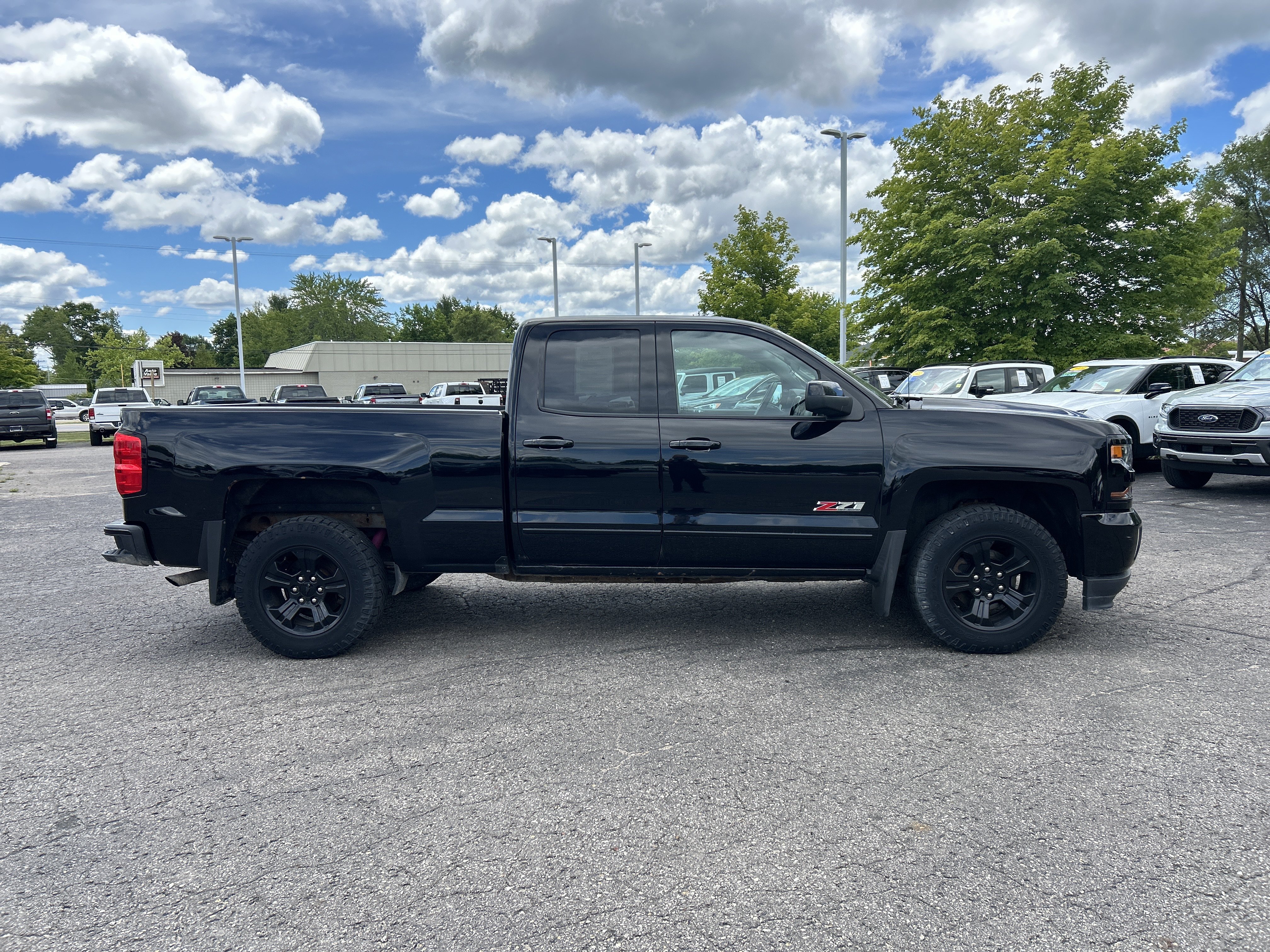 Used 2018 Chevrolet Silverado 1500 LT w/ Midnight Edition AWD/4WD image 2