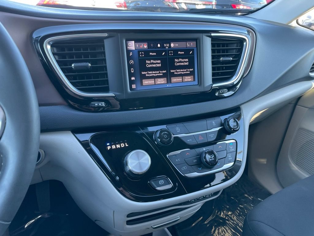 Used 2024 Chrysler Voyager LX FWD image 11