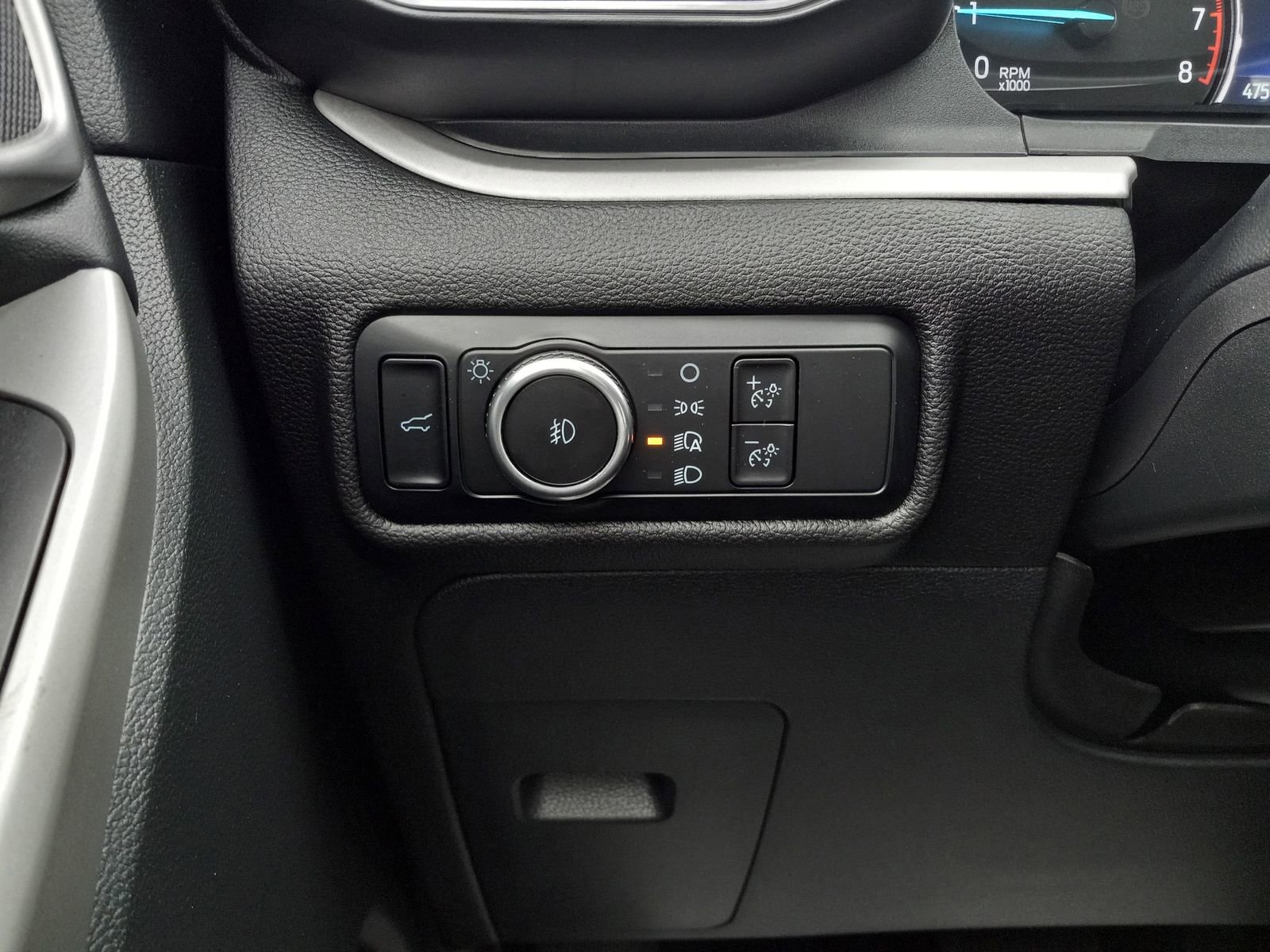 Used 2024 Ford Explorer XLT w/ Equipment Group 202A RWD image 26