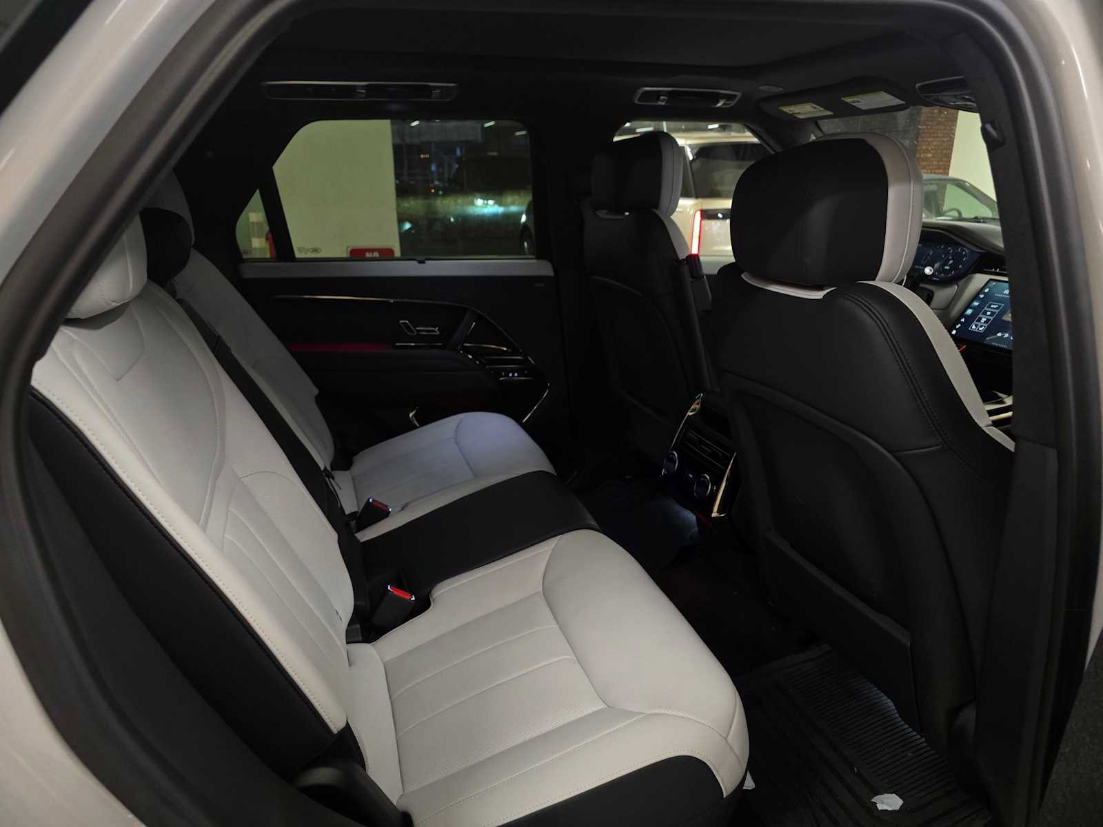 Used 2025 Land Rover Range Rover Sport Autobiography image 13