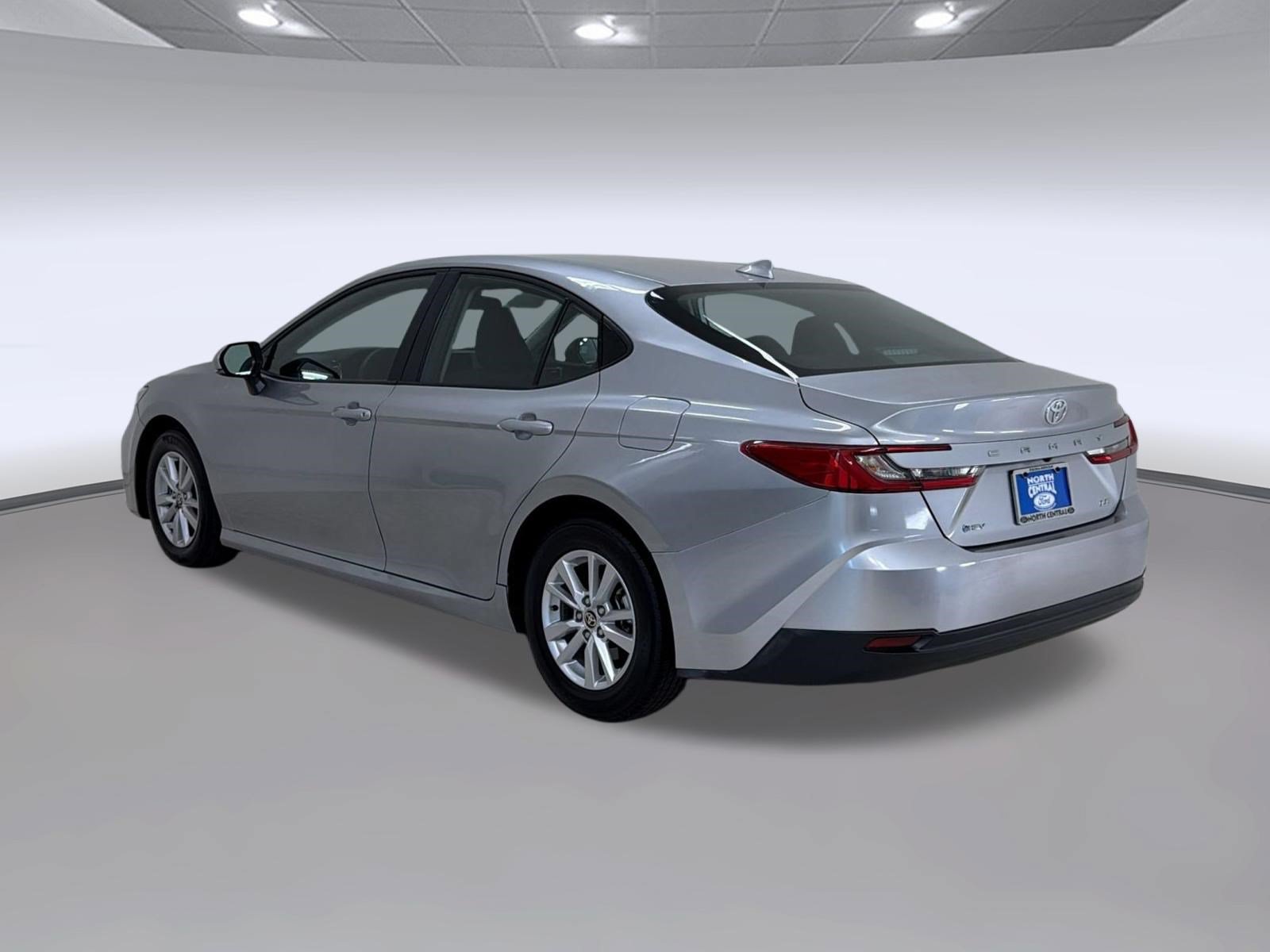 Used 2025 Toyota Camry LE FWD image 3
