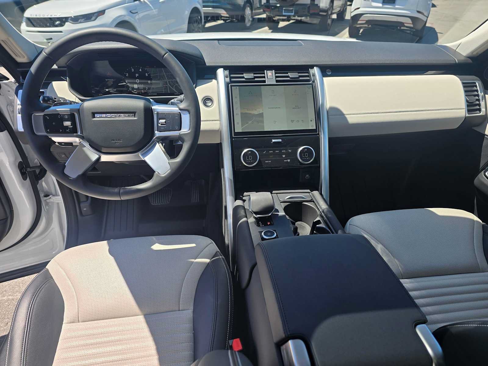 Used 2025 Land Rover Discovery S AWD/4WD image 20