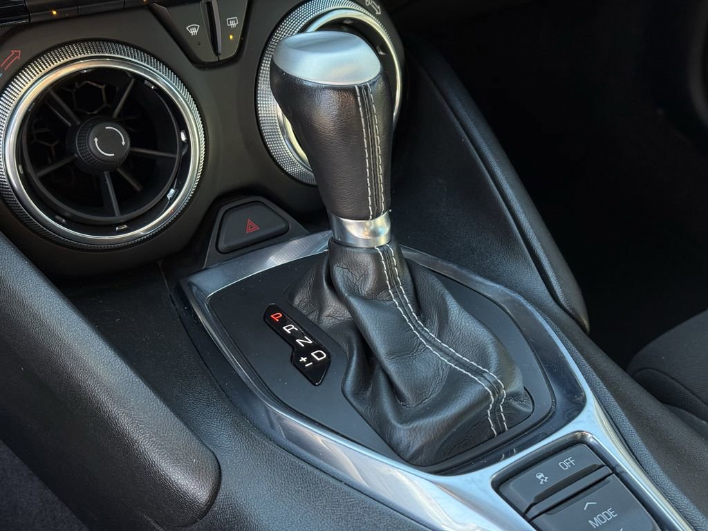 Used 2020 Chevrolet Camaro LT w/ Technology Package image 24