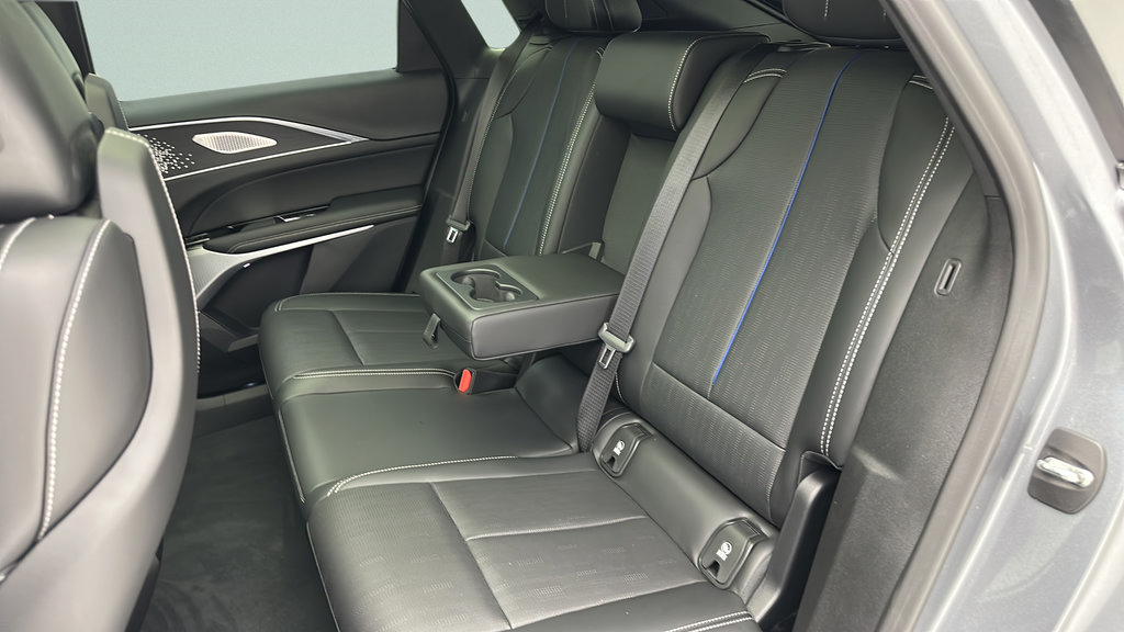 Used 2023 Cadillac Lyriq AWD image 10