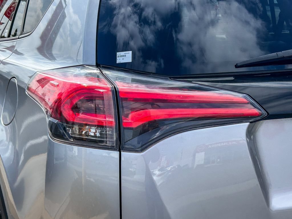 Used 2016 Toyota RAV4 SE FWD image 10