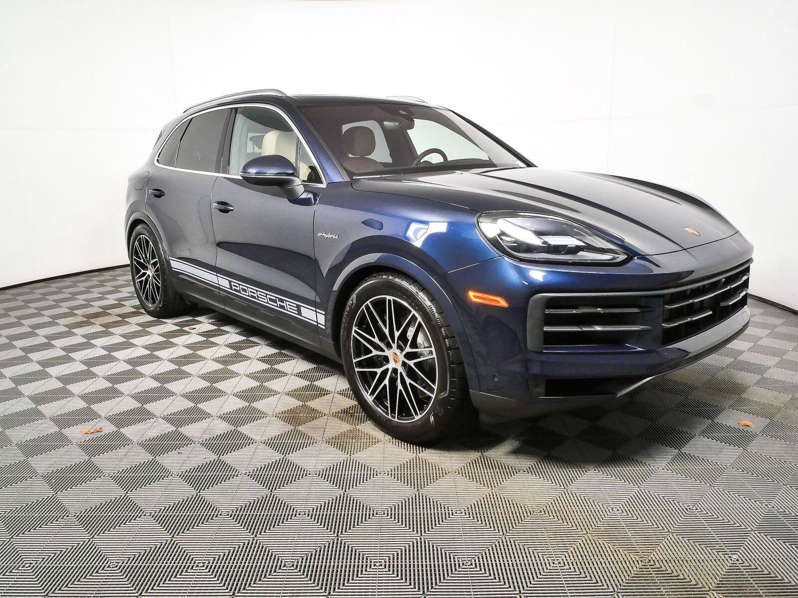 Certified 2026 Porsche Cayenne E-Hybrid AWD/4WD image 28