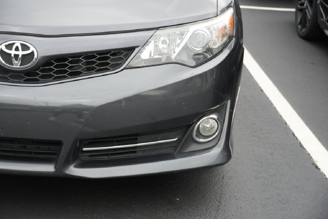 Used 2012 Toyota Camry SE FWD image 7