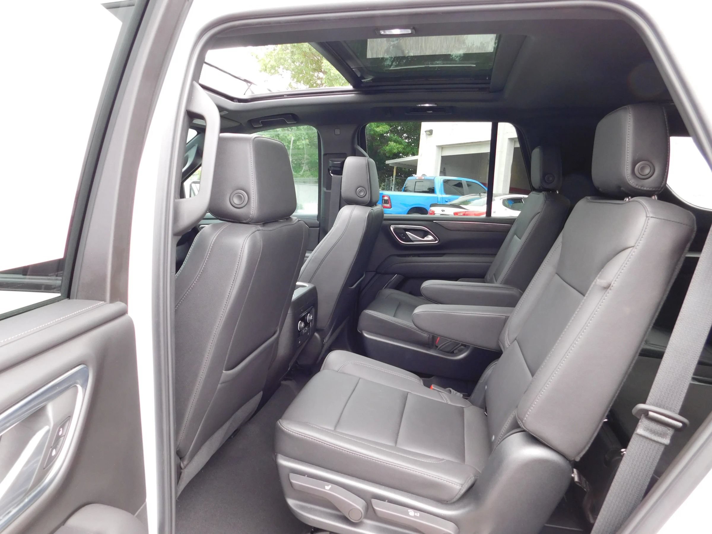 Used 2023 Chevrolet Tahoe Z71 AWD/4WD image 12