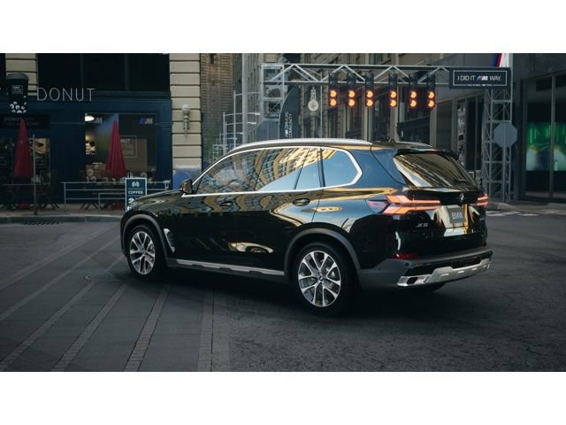 New 2026 BMW X5 xDrive40i w/ Premium Package image 2