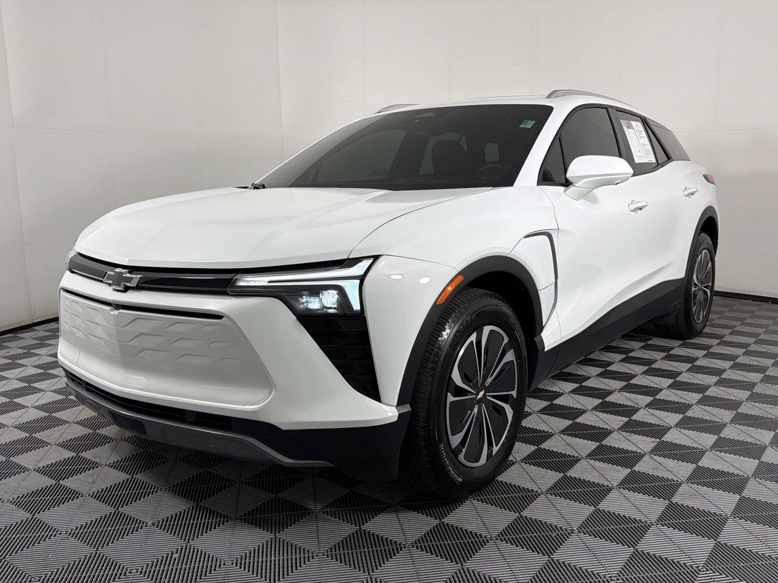 Used 2024 Chevrolet Blazer EV LT AWD/4WD image 3