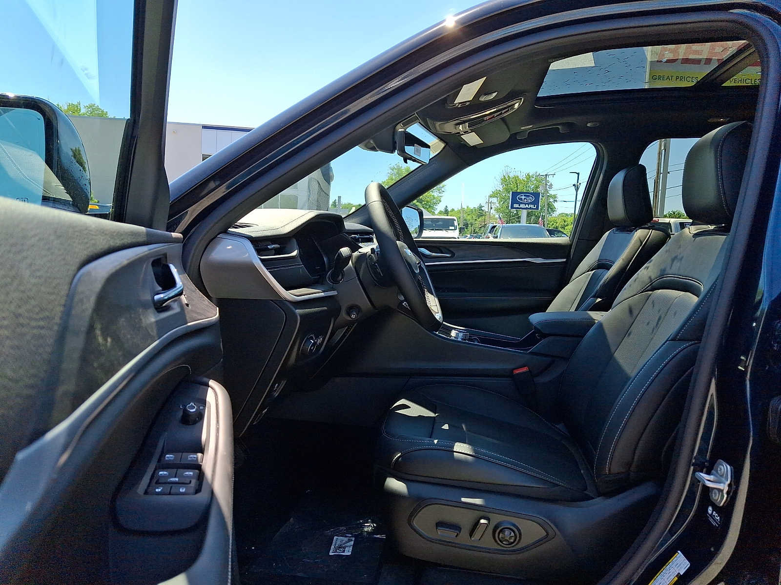 New 2026 Jeep Grand Cherokee Limited AWD/4WD image 9