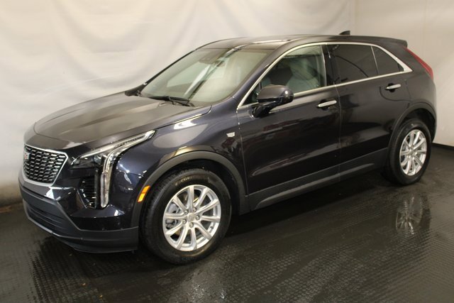 Certified 2022 Cadillac XT4 Luxury w/ Cold Weather Package image 2