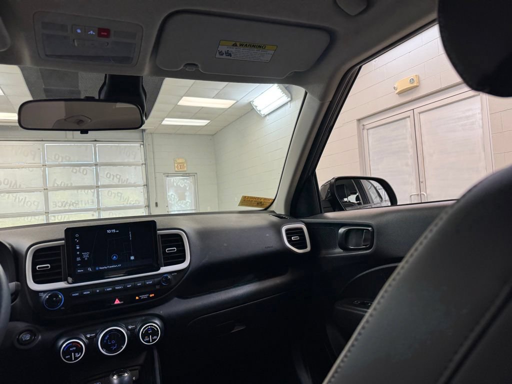 Used 2025 Hyundai Venue Limited FWD image 20