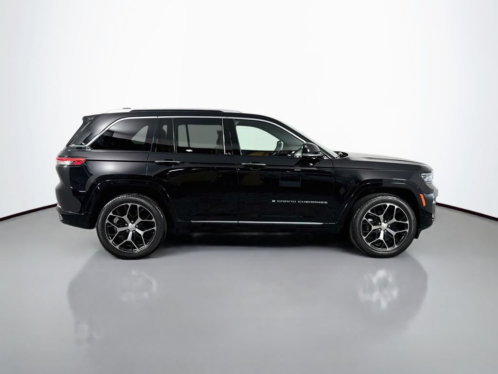 Used 2023 Jeep Grand Cherokee Summit AWD/4WD image 8
