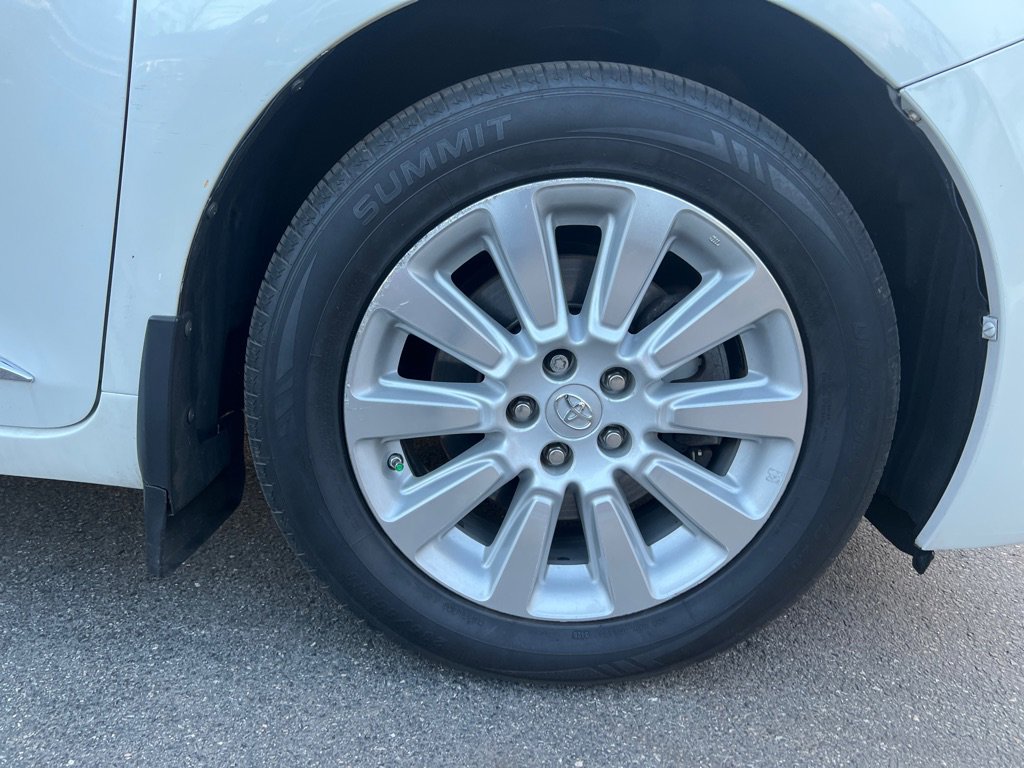 Used 2014 Toyota Sienna Limited w/ Limited Premium Package image 38
