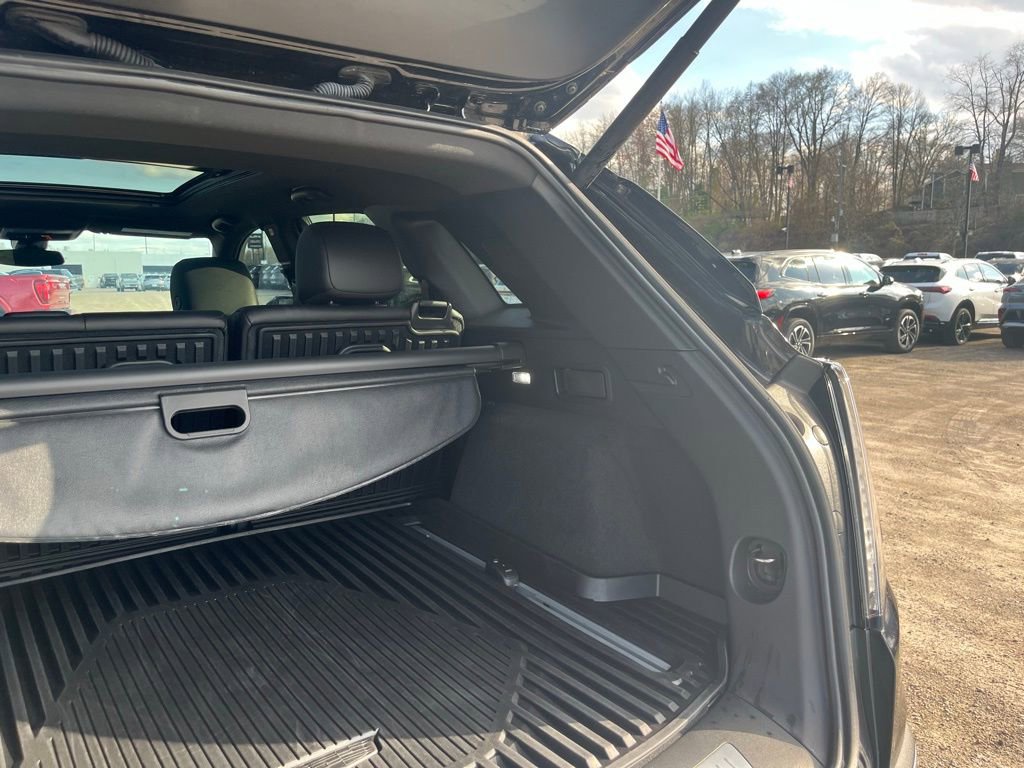Used 2024 Cadillac XT5 Sportv w/ LPO, Floor Liner Package AWD/4WD image 12