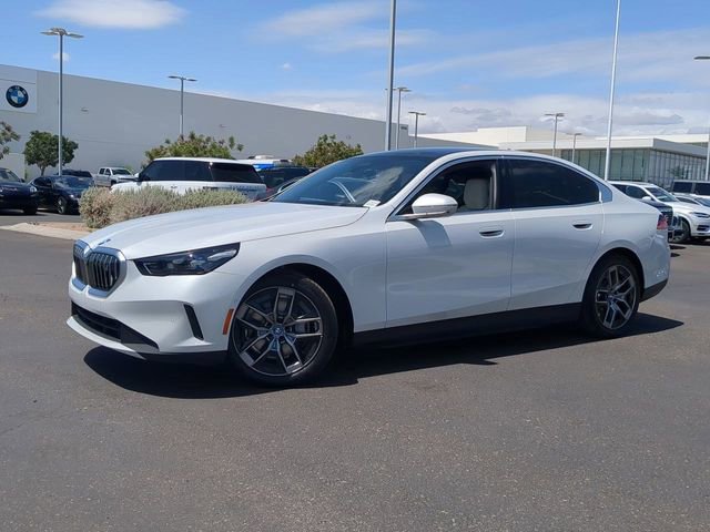 Used 2025 BMW i5 eDrive40i w/ Executive Package image 2