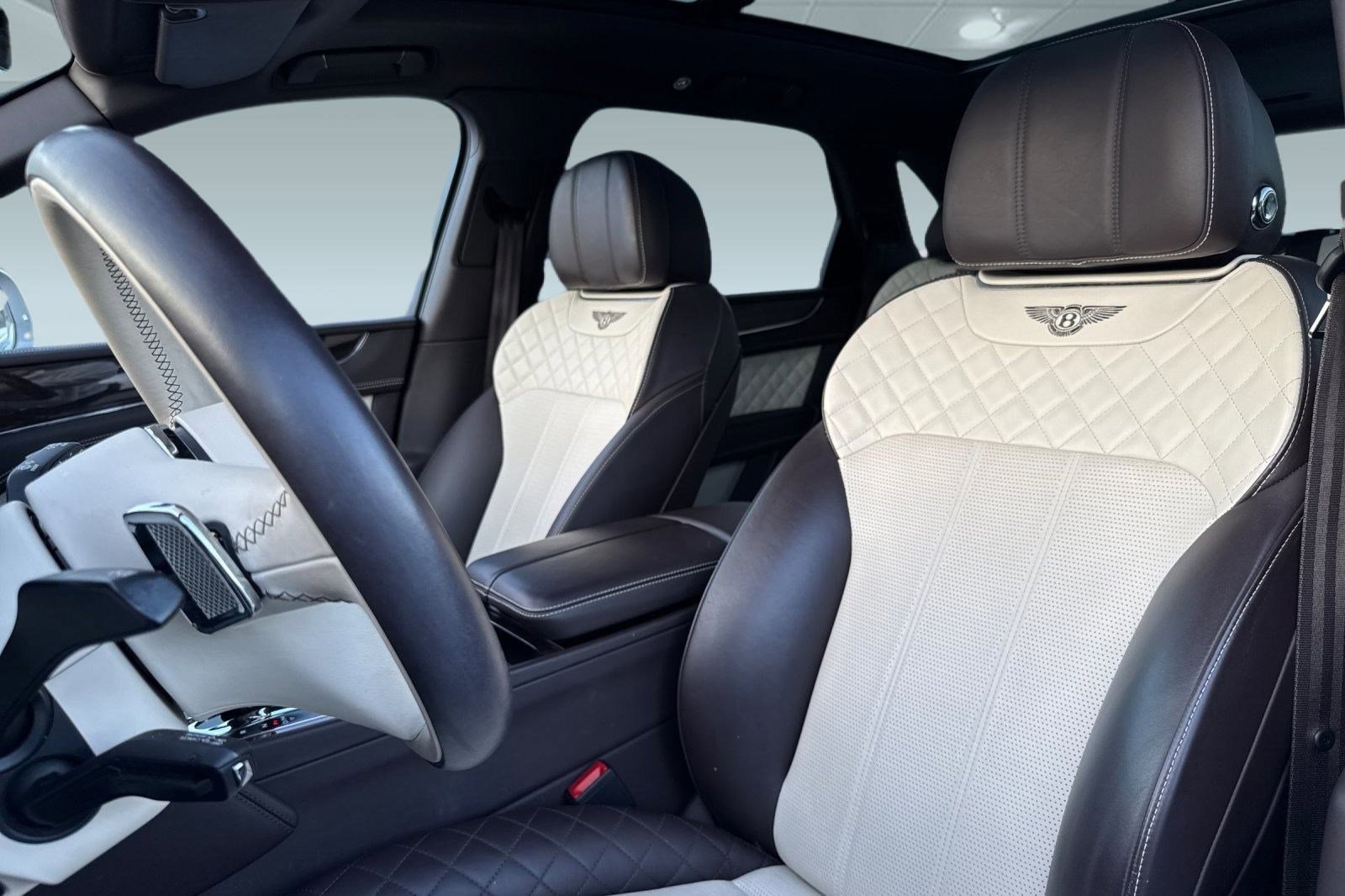 Used 2018 Bentley Bentayga image 22