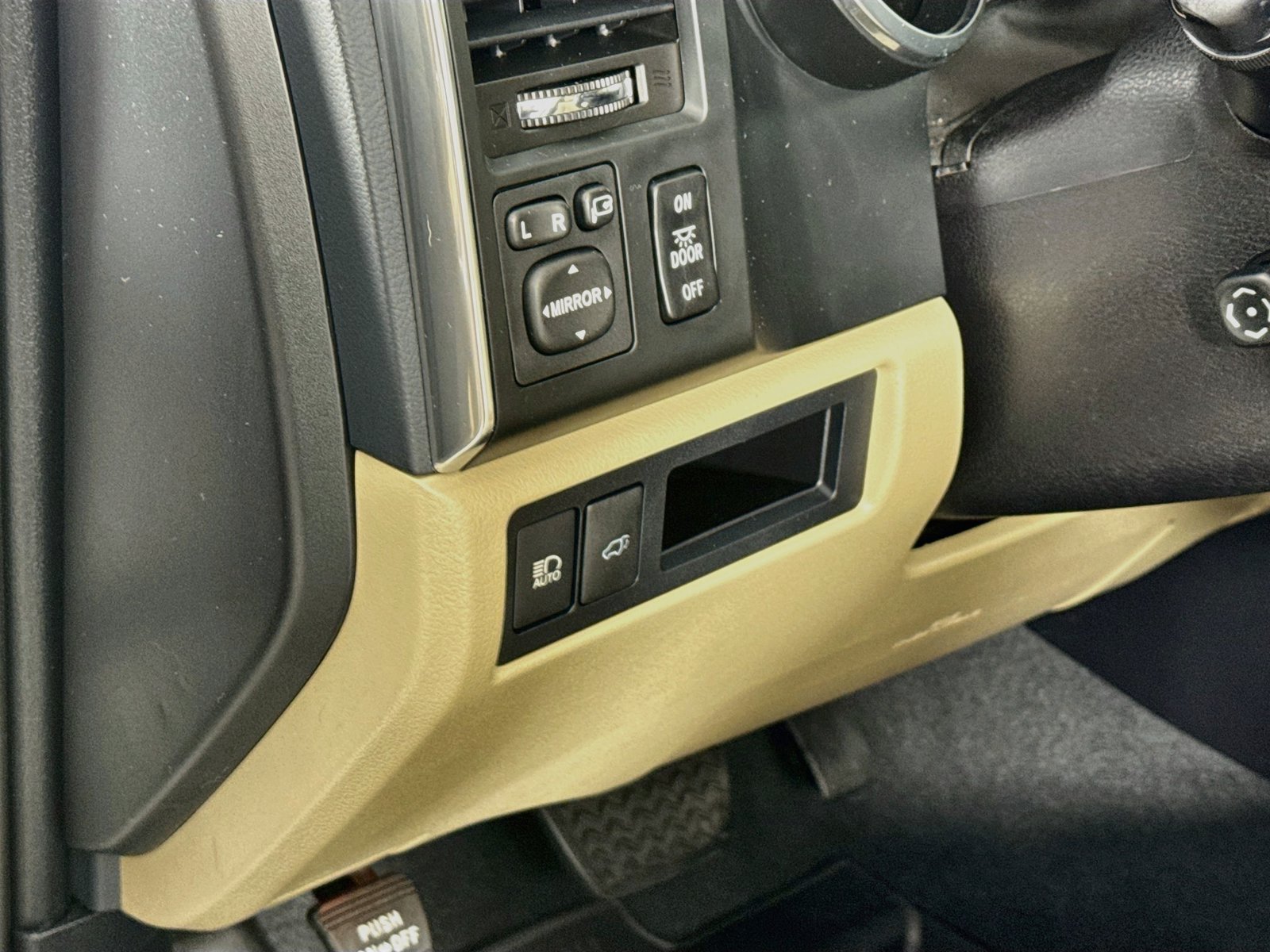 Used 2020 Toyota Sequoia Limited w/ Safety & Convenience Package AWD/4WD image 10