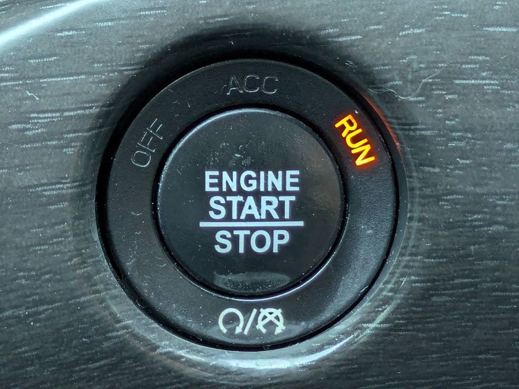 Used 2018 Jeep Grand Cherokee Limited image 31