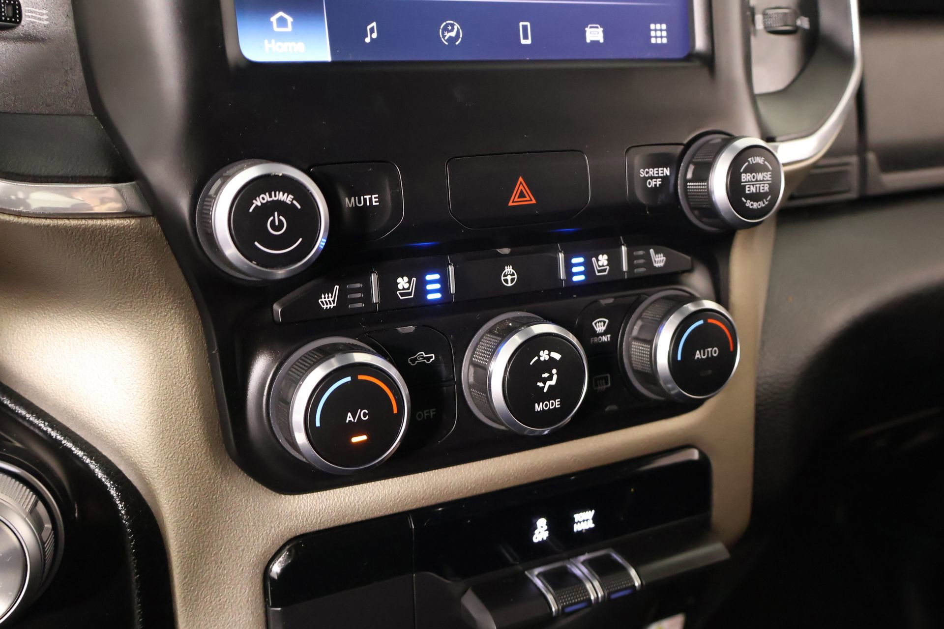 Used 2022 RAM 1500 Laramie AWD/4WD image 7