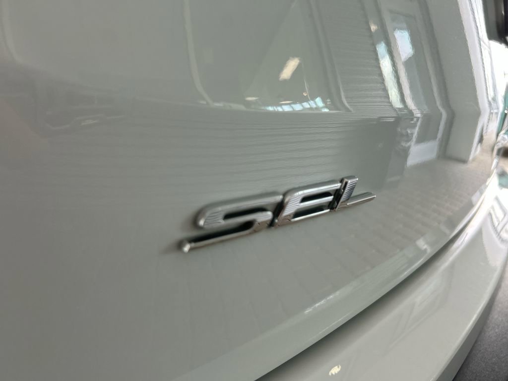 Used 2024 Ford Edge SEL image 43