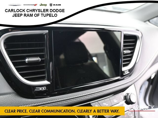 New 2026 Chrysler Pacifica Limited w/ Uconnect Theater Family Group FWD image 25