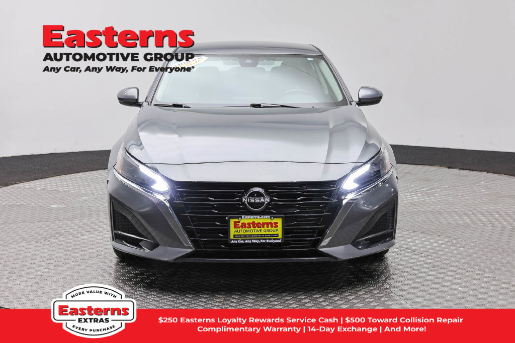 Used 2023 Nissan Altima 2.5 SV AWD/4WD image 3