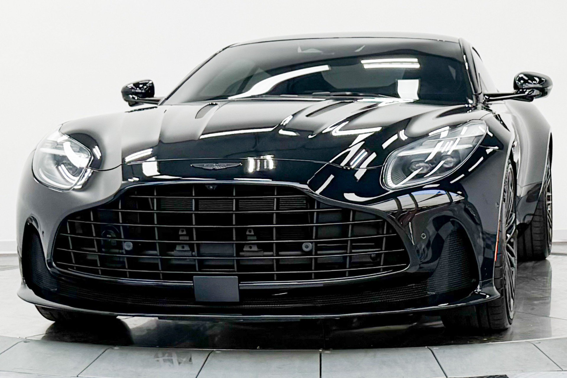 Used 2024 Aston Martin DB12 Coupe RWD image 5