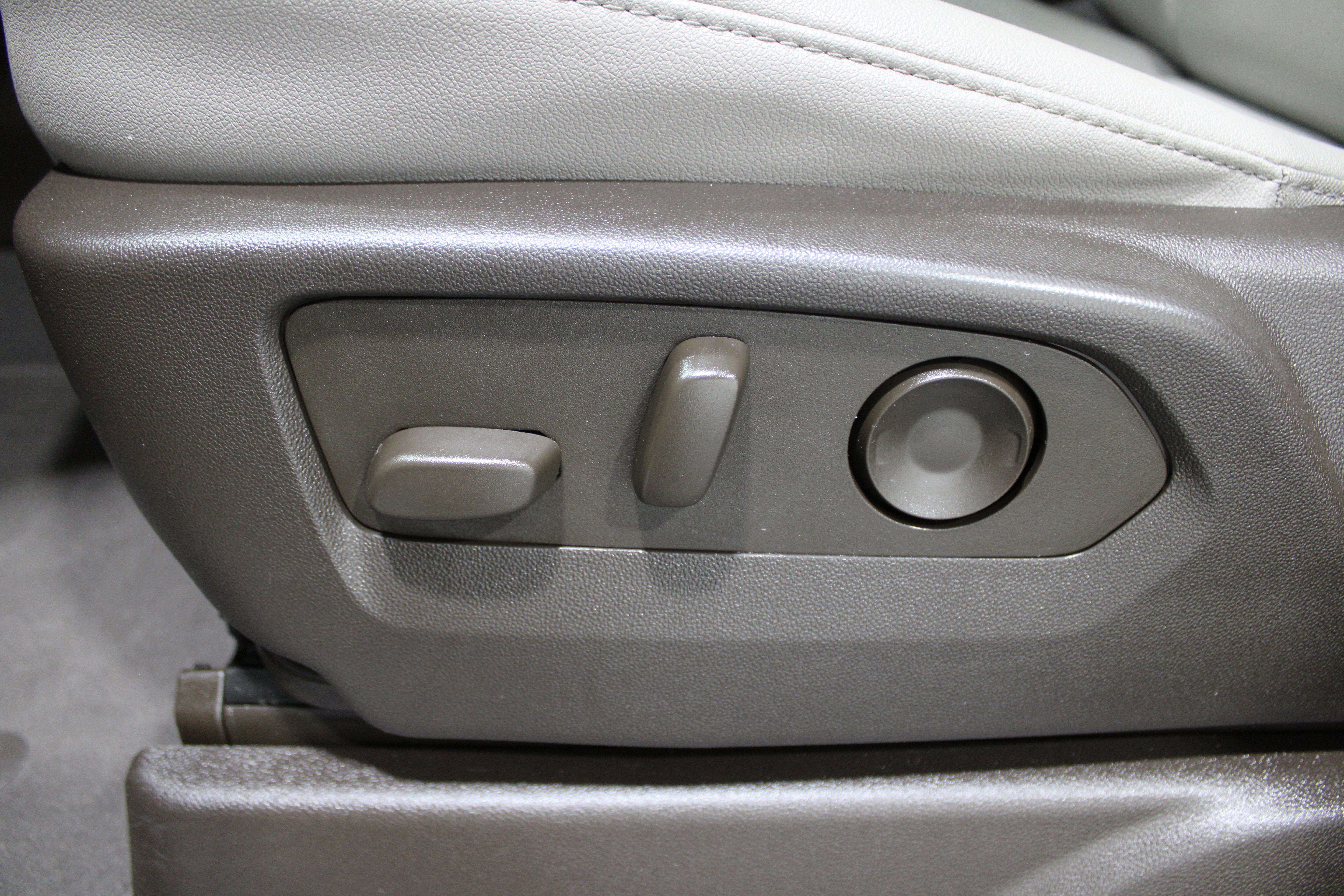 Used 2024 Chevrolet Suburban Z71 w/ Luxury Package image 4