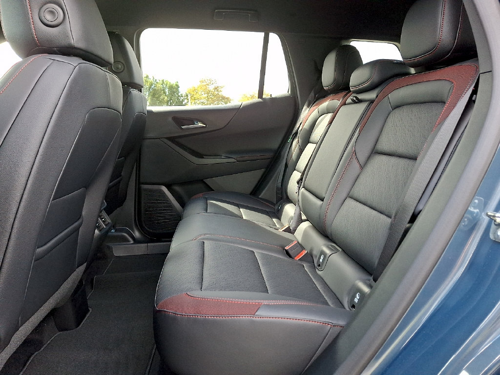 New 2027 Chevrolet Equinox RS w/ Convenience Package III FWD image 5
