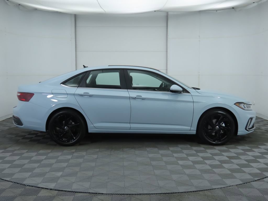New 2026 Volkswagen Jetta SE image 4