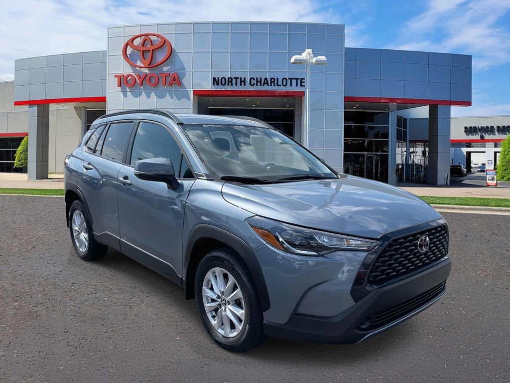 Used 2024 Toyota Corolla Cross LE image 3