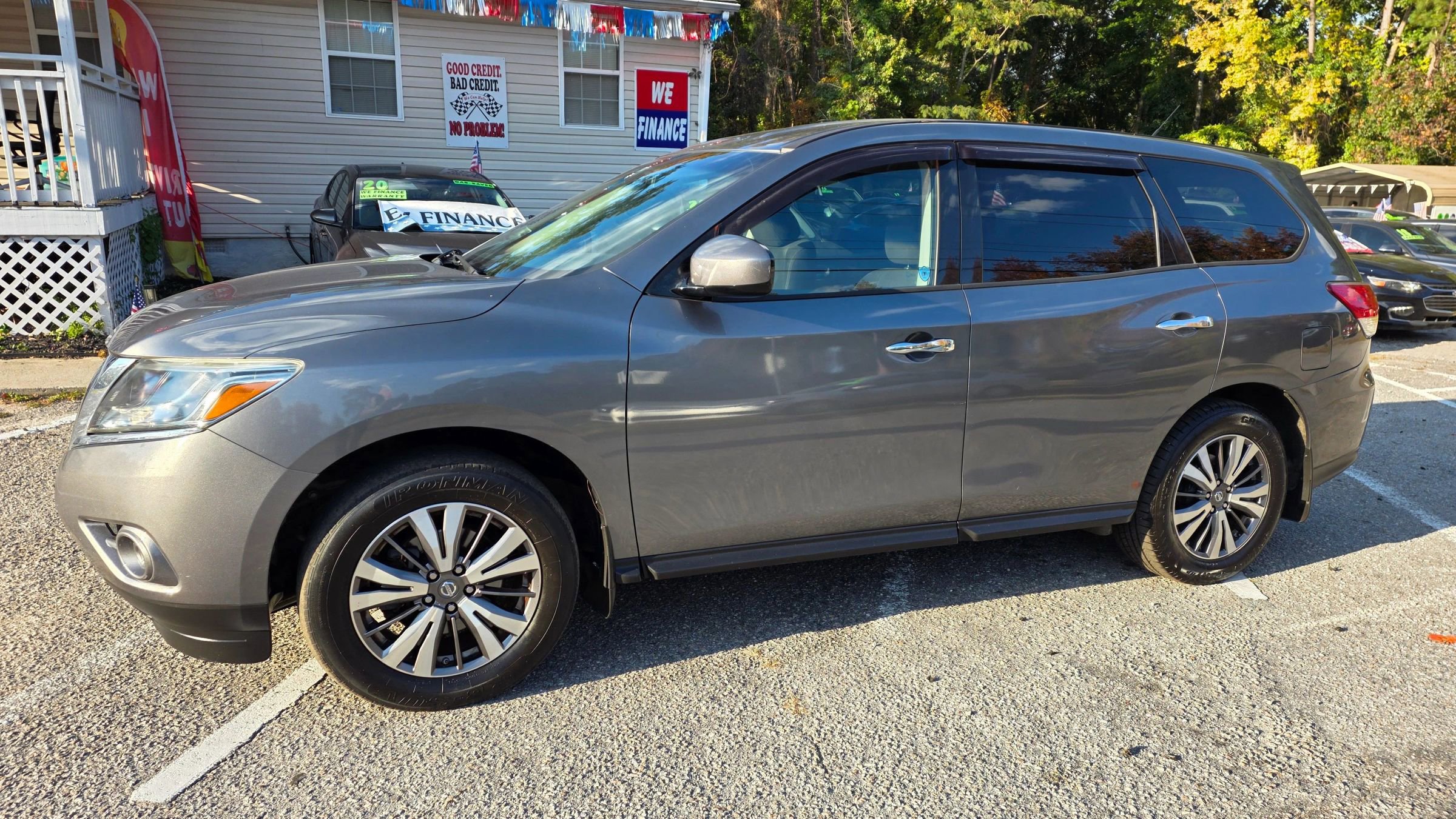 Used 2015 Nissan Pathfinder S image 6