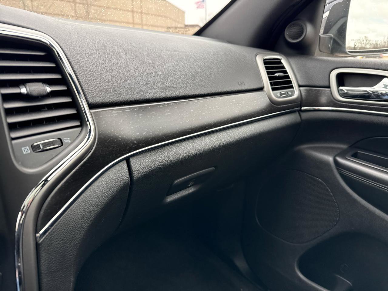 Used 2018 Jeep Grand Cherokee Limited w/ Luxury Group II image 17