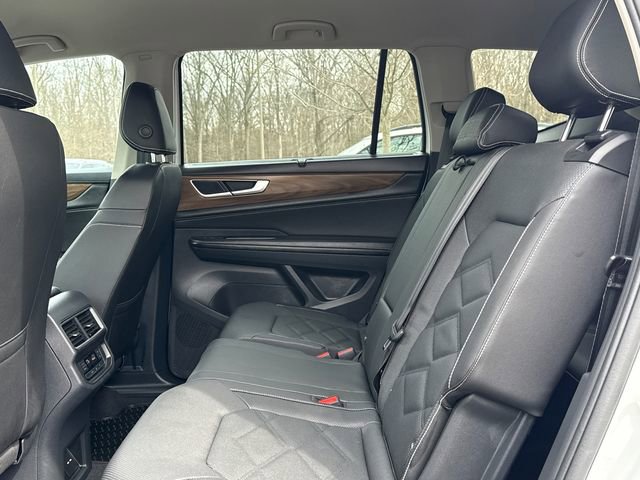 Certified 2025 Volkswagen Atlas SE w/ Black Wheel Package image 24