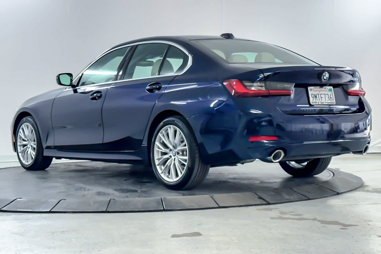 Used 2024 BMW 330i Sedan w/ Convenience Package RWD image 5
