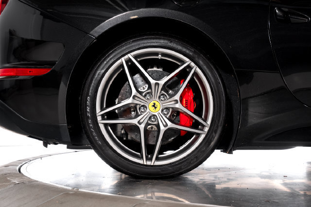 Used 2015 Ferrari California T RWD image 20