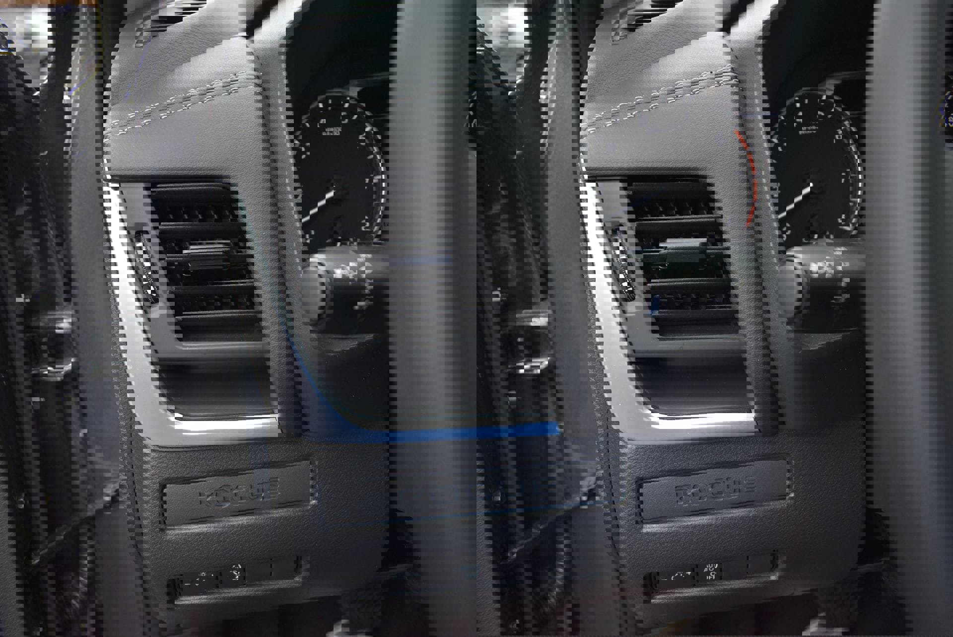 Used 2026 Nissan Rogue S image 18