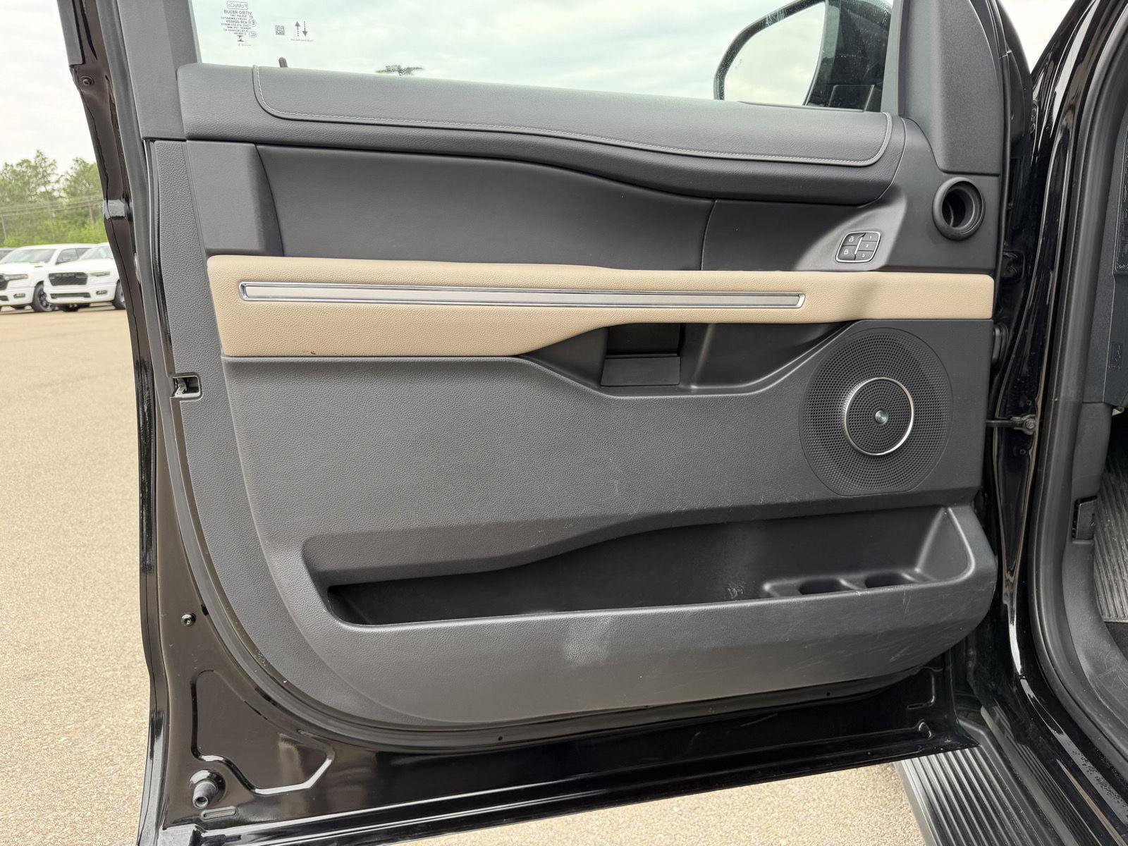 Used 2024 Ford Expedition Max Limited RWD image 15