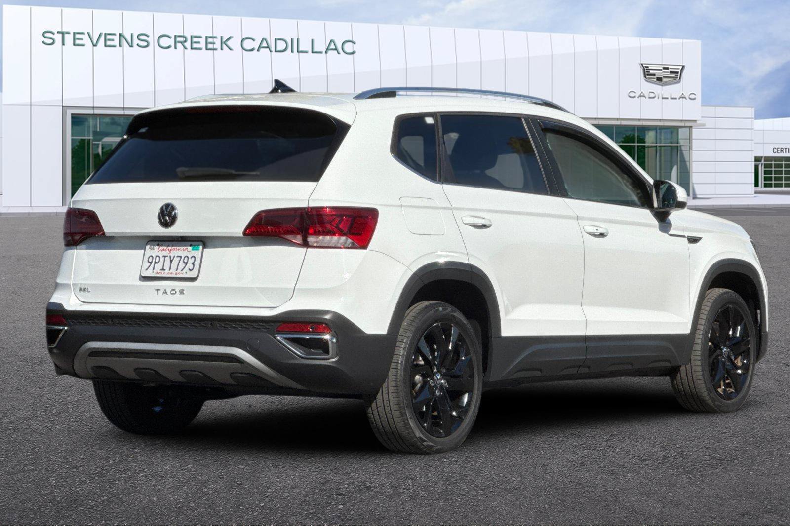 Used 2022 Volkswagen Taos SEL w/ Panoramic Sunroof Package FWD image 3