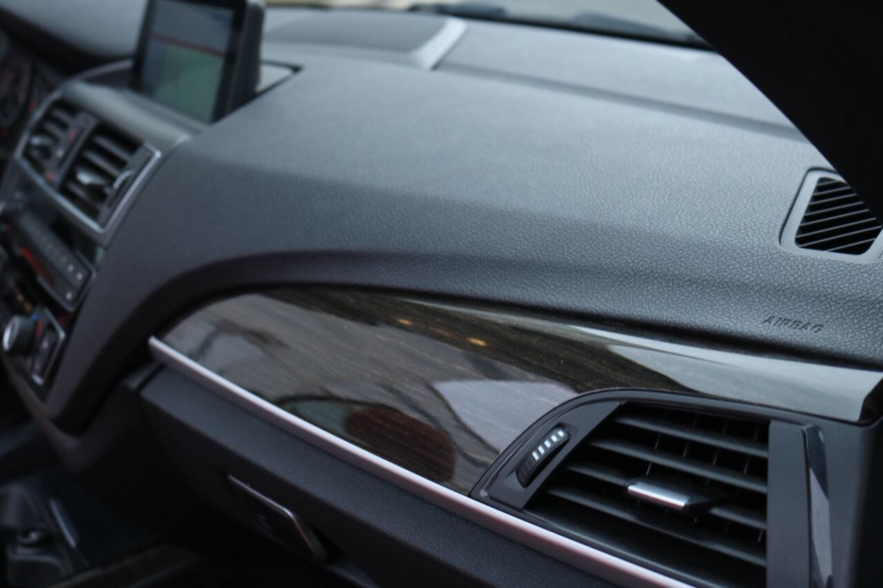 Used 2016 BMW M235i Convertible image 31