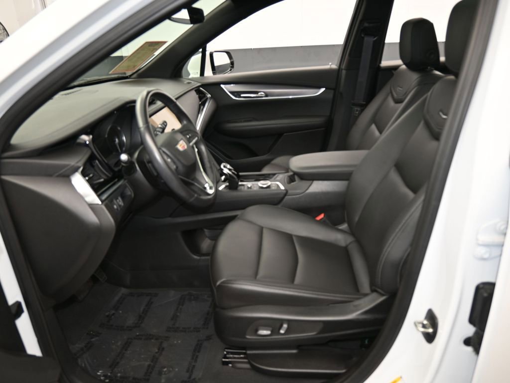 Used 2024 Cadillac XT6 Luxury image 11