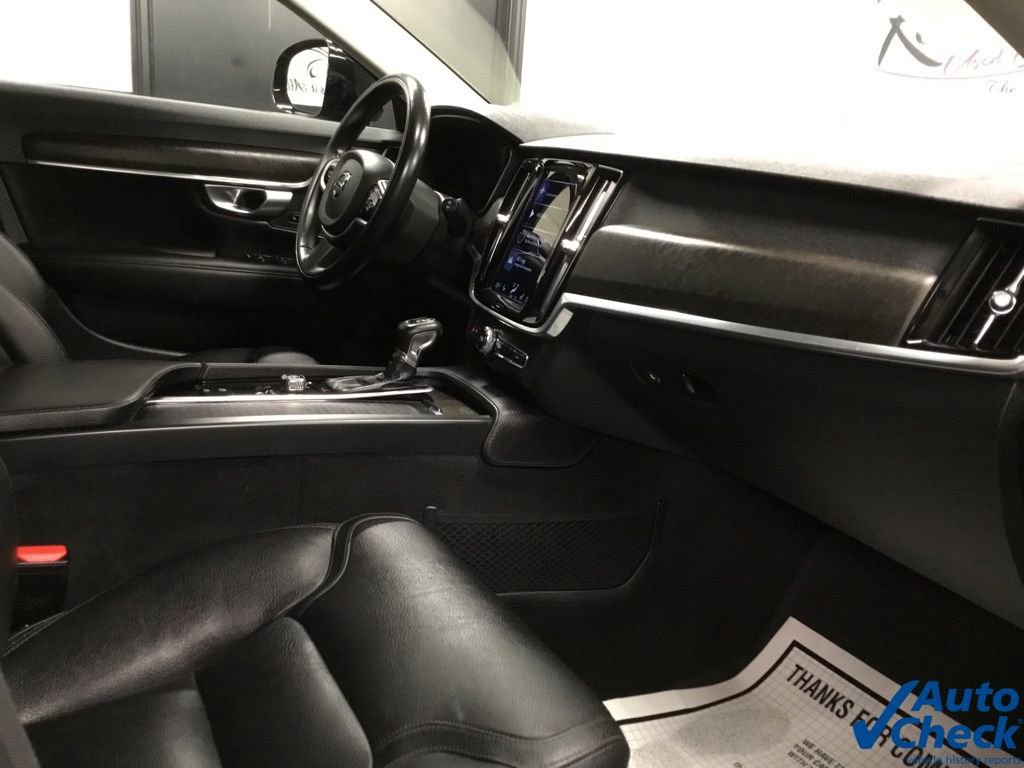 Used 2020 Volvo V90 T6 Cross Country image 37