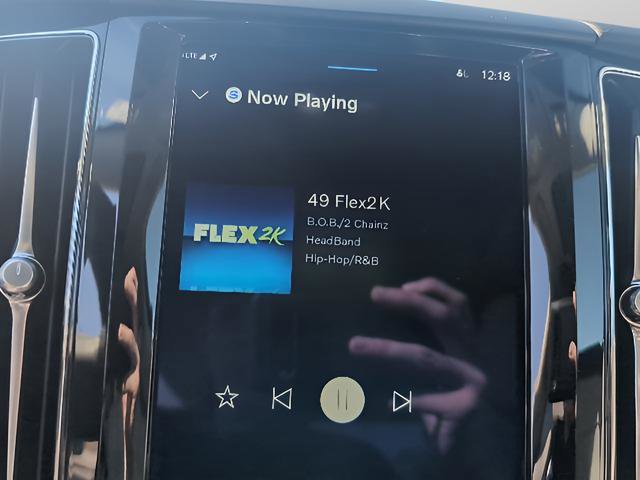 Used 2023 Volvo XC60 B5 Plus image 13