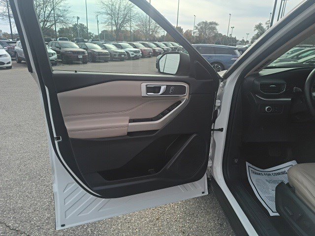 Used 2020 Ford Explorer XLT w/ Equipment Group 202A image 10