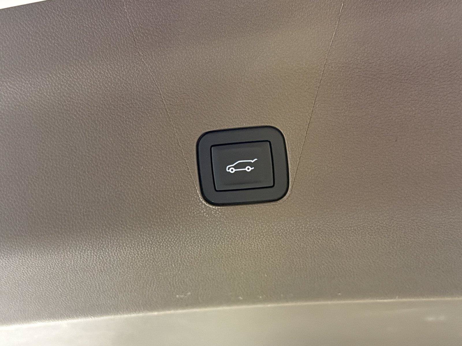 Used 2025 GMC Yukon XL Denali w/ Sun & Power Step Package RWD image 18