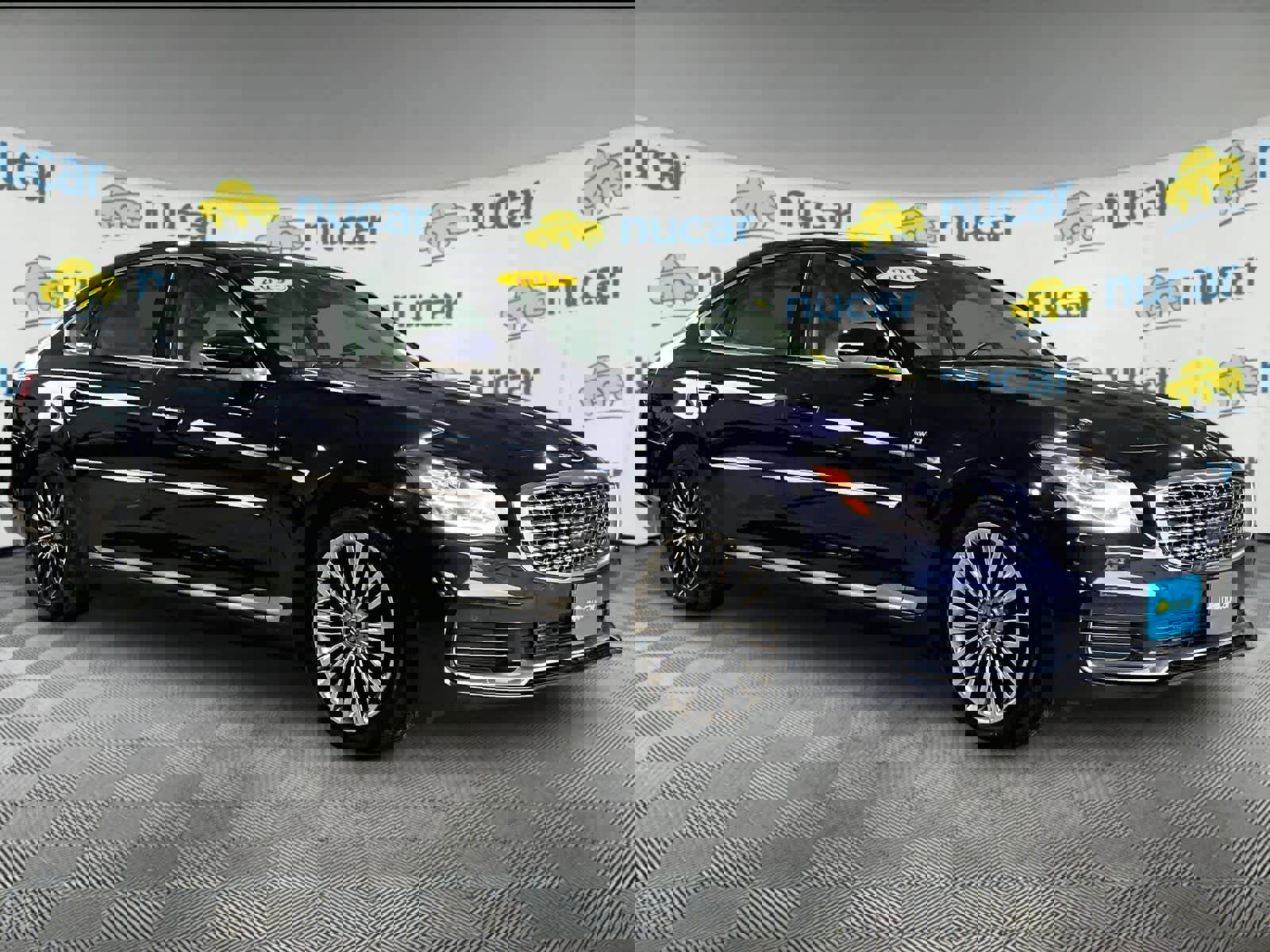 Used 2019 Kia K900 Luxury image 1